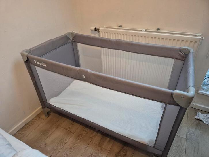 Campingbedje BREVI Ideaal voor op reis! (Kinderbedje), Kinderen en Baby's, Babywiegjes en Ledikanten, Zo goed als nieuw, Reisbedje