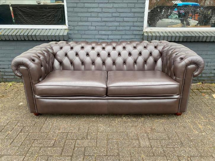 Chesterfield bank donker bruin GRATIS BEZORGD, Huis en Inrichting, Banken | Bankstellen, Gebruikt, 75 tot 100 cm, Leer, Ophalen of Verzenden