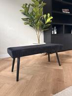 Zwarte Suede Poef / Bankje, Ophalen, Zo goed als nieuw, Overige materialen