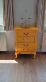 a cute little cabinet with velvet-lined drawers/small wardro, Ophalen