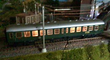 Fleischmann H0 , DB sneltrein wagen met binnenverlichting  beschikbaar voor biedingen