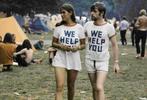 WE HELP YOU T SHIRT KRALINGEN POPFESTIVAL 1970 RETRO REPLICA, Verzamelen, Muziek, Artiesten en Beroemdheden, Ophalen of Verzenden