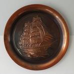 Metalen wandbord met gestanst zeilschip, koperkleur, Ophalen of Verzenden, Zo goed als nieuw, Zeilboot, Overige typen