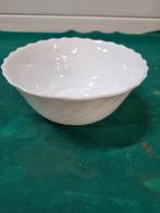 schaal arcopal wit golvend, Antiek en Kunst, Antiek | Servies los, Ophalen of Verzenden
