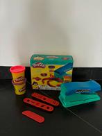 Play doh fun factory inclusief 2 potjes klei, Ophalen of Verzenden, Zo goed als nieuw