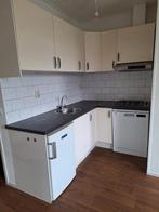 Kleine hoekkeuken met losse koelkast en vaatwasser, Ophalen, Gebruikt, Kunststof, Hoekkeuken