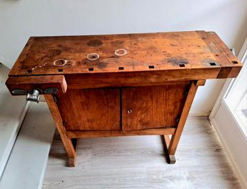Vintage Werkbank met Bankschroef beschikbaar voor biedingen