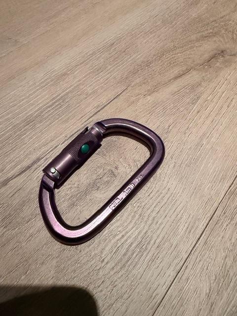Petzl HMS karabiner met Ball-Lock vergrendeling, Sport en Fitness, Klimsport, Zo goed als nieuw, Klimsport-accessoire, Ophalen of Verzenden