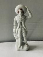 Oud wit barok beeldje porselein. Man met hoed. Franse stijl., Ophalen, Zo goed als nieuw, Mens