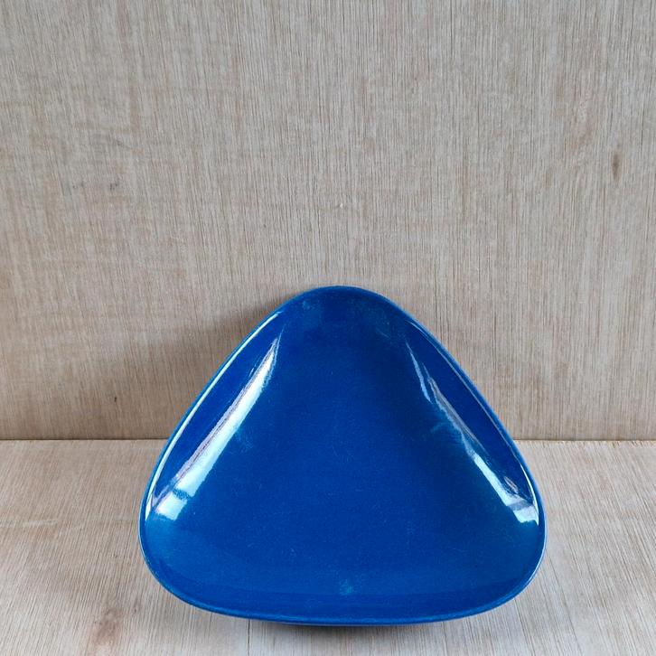 Arabia vintage driehoekig blauw schaaltje Kaj Franck, Antiek en Kunst, Antiek | Servies los, Ophalen of Verzenden