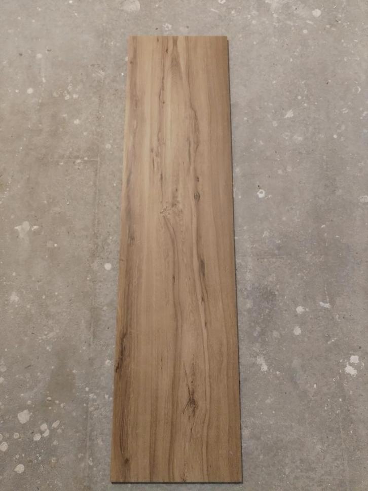 Oslo Walnut Light Wall & Floor Tiles – (19.7x120cm) - 12pcs, Doe-het-zelf en Verbouw, Tegels, Nieuw, Vloertegels, Keramiek, 60 cm of meer