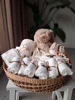 Kraamcadeau. Goed gevulde mand met 9 cadeautjes., Ophalen of Verzenden, Nieuw