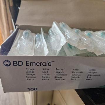 Spuiten 5 ML volle doos nooit gebruikt beschikbaar voor biedingen
