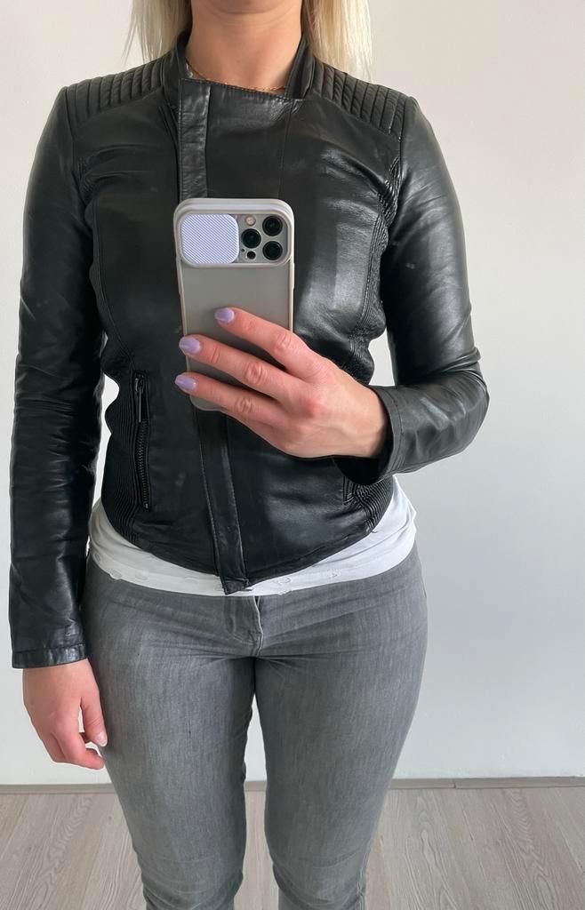 Leatherlook Zara jacket, Kleding | Dames, Jassen | Zomer, Zo goed als nieuw, Maat 34 (XS) of kleiner, Zwart, Ophalen of Verzenden