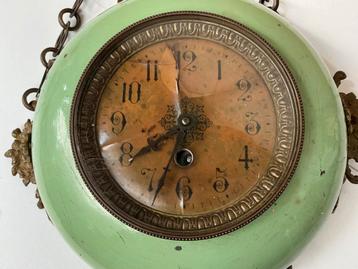 Vintage Groene Hangklok met Ketting.WD-026 beschikbaar voor biedingen