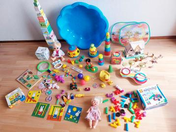 Groot pakket kinderspeelgoed. beschikbaar voor biedingen
