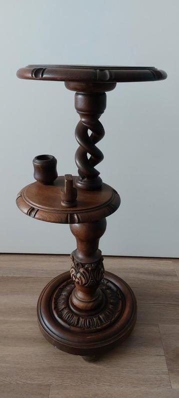 Antieke rokerstafel beschikbaar voor biedingen