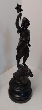 Marianne op een leeuw. Zamak metaal en hout, Ophalen of Verzenden