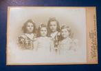Kabinetfoto Cabinetfoto 4 zusjes La Haye Chits & Fils namen, Verzamelen, Foto's en Prenten, Verzenden, Voor 1940, Zo goed als nieuw