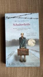 Ruta Sepetys - Schaduwliefde, Ophalen of Verzenden, Zo goed als nieuw, Ruta Sepetys