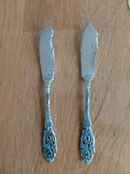 Gero botermesjes bieden, Ophalen