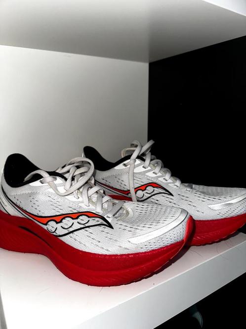 Saucony Endorphin Speed 3 – maat 39, maximaal 100 km, bijna, Sport en Fitness, Loopsport en Atletiek, Zo goed als nieuw, Hardloopschoenen