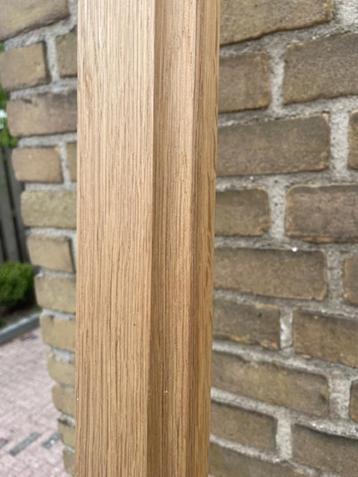 2 Houten Ribben met aan een zijde een holling  en ander hout beschikbaar voor biedingen