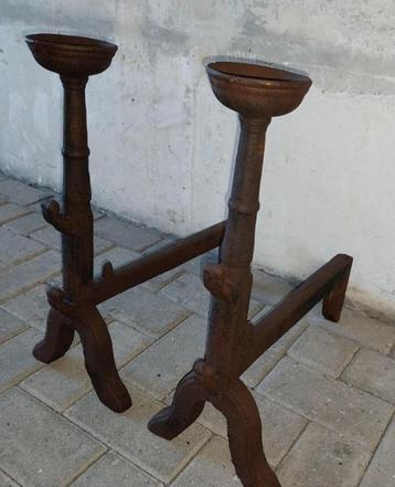 GOTISCHE VUUR / HAARDBOKKEN EEN SET ANTIEK 2 X GROTE  beschikbaar voor biedingen