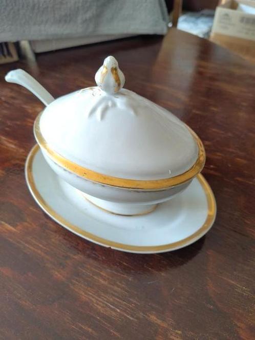 Juskom of sauskom met lepel wit met gouden rand, Antiek en Kunst, Antiek | Servies los, Ophalen of Verzenden