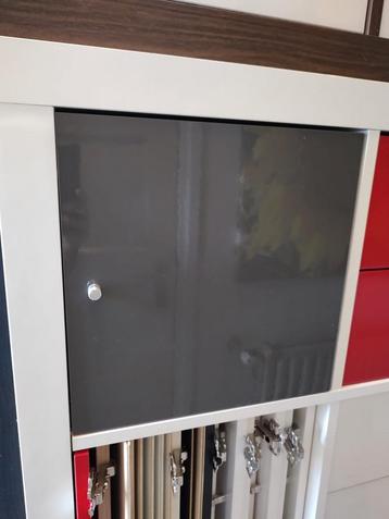 Hoogglans grijs inzet deurtjes kallax vakkenkast  beschikbaar voor biedingen