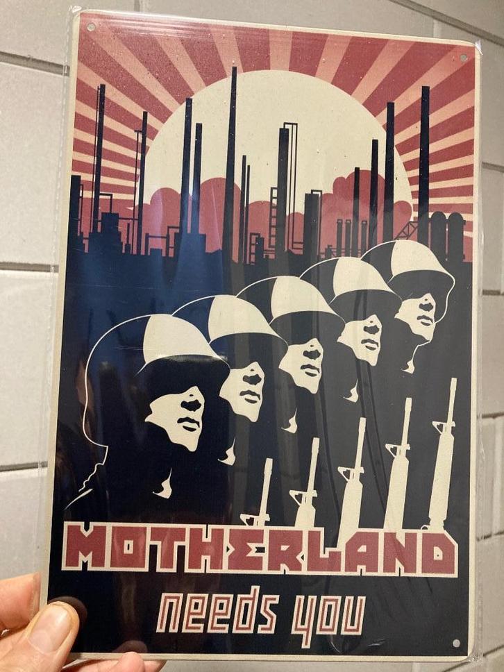 Motherland needs you poster metaal, Verzamelen, Posters, Nieuw, Film en Tv, A1 t/m A3, Ophalen of Verzenden