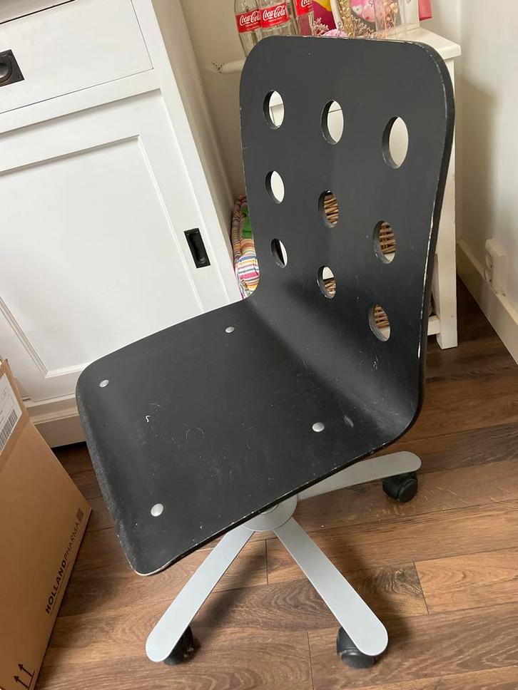 Zwarte bureaustoel met wieltjes, Huis en Inrichting, Bureaustoelen, Gebruikt, Bureaustoel, Zwart, Ergonomisch, Ophalen of Verzenden