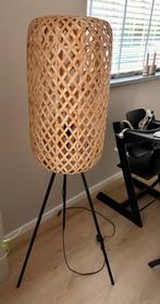 Rotan vloerlamp, Huis en Inrichting, Lampen | Vloerlampen, Ophalen, Zo goed als nieuw, Overige materialen, 100 tot 150 cm