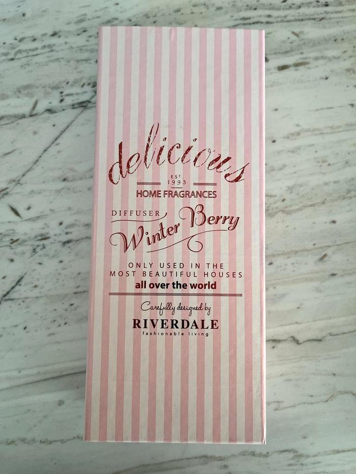 Riverdale Winter Berry Geurstokjes/Diffuser 100ml - NIEUW, Huis en Inrichting, Woonaccessoires | Kandelaars en Kaarsen, Nieuw