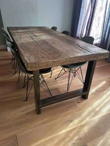 Robuuste eettafel 6 personen 220cm x 95cm beschikbaar voor biedingen