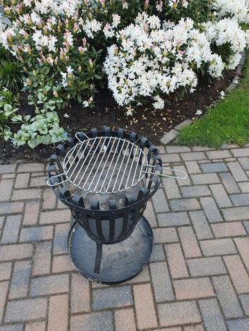 Vuurkorf met Grillrooster - Gebruikt beschikbaar voor biedingen