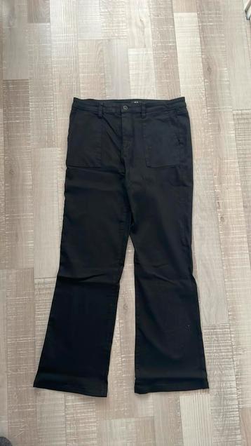 Leuke stretch broek maat 42  beschikbaar voor biedingen