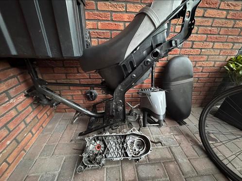 Runner frame en blok m07 dd zonder 123, Fietsen en Brommers, Brommeronderdelen | Puch, Zo goed als nieuw, Frame, Ophalen of Verzenden