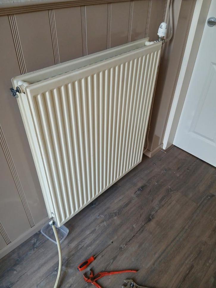 Radiator T22 - 800x900, Doe-het-zelf en Verbouw, Verwarming en Radiatoren, Gebruikt, Radiator, 800 watt of meer, 80 cm of meer