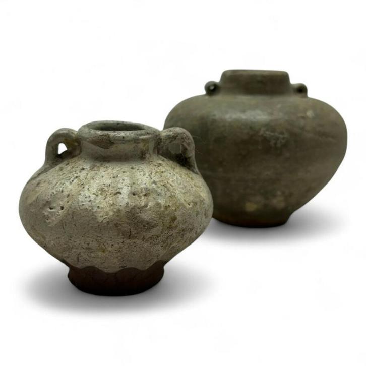 Twee Chinees Swatow steengoed oliepotjes met dubbele oren, Antiek en Kunst, Antiek | Keramiek en Aardewerk, Ophalen of Verzenden
