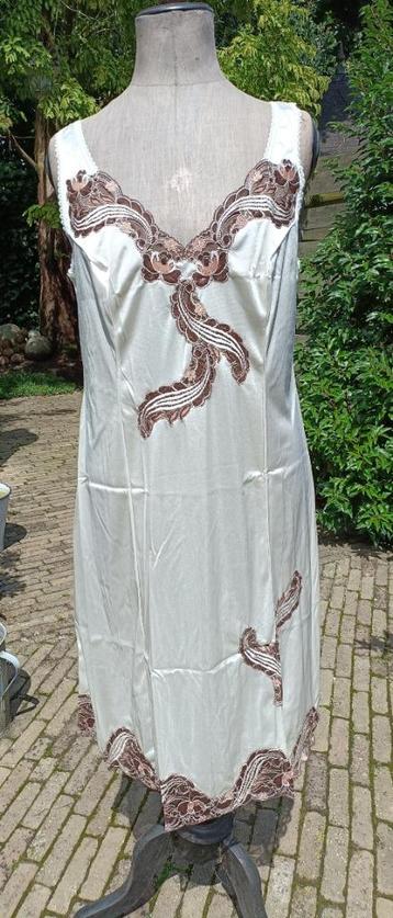 *Nieuwe* kanten negligé onderjurk DENTELLE DE CALAIS (AL119) beschikbaar voor biedingen