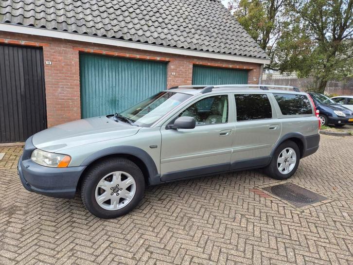 Volvo XC70 2.5 T, Auto's, Volvo, Particulier, XC70, Benzine, Stationwagon, Automaat, Geïmporteerd, Zilver of Grijs, Leder, Ophalen