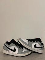 Jordan 1 Low Light Smoke Grey, Ophalen of Verzenden, Sneakers of Gympen, Grijs, Gedragen