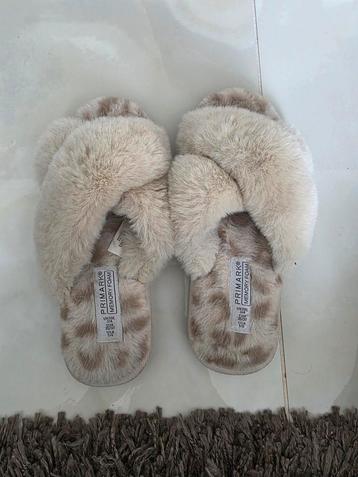 Fluffy slipper maat 36/37 beschikbaar voor biedingen