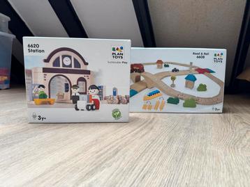 Houten speelgoed Plan Toys Treinbaan en Station Set beschikbaar voor biedingen
