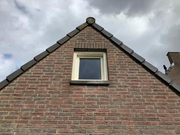 Kunstof kozijn van het merk Rehau kleur RAL 9001 beschikbaar voor biedingen
