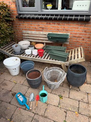 Veel bloempotten plantenbakken beschikbaar voor biedingen