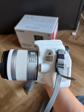 Canon EOS 200D Spiegelreflexcamera beschikbaar voor biedingen