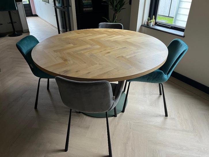 Ronde eettafel met vier stoelen, Huis en Inrichting, Complete eetkamers, Zo goed als nieuw, 4 tot 6 stoelen, Ophalen