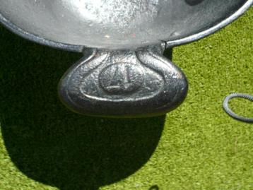 Gietijzeren kolenbak beschikbaar voor biedingen